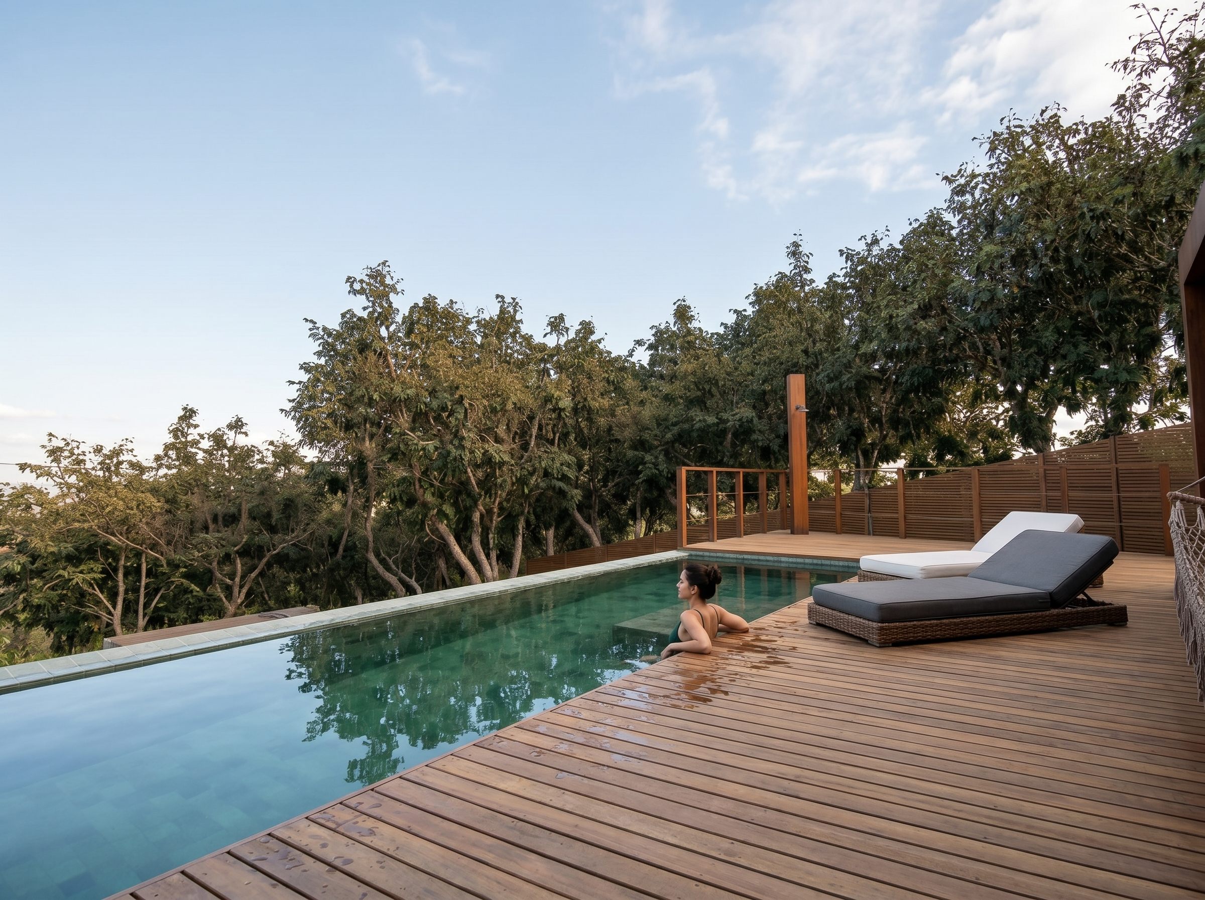 Piscina e área externa da casa em Moeda